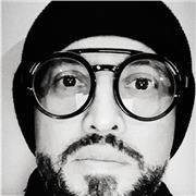 Editor audiovisual con amplia trayectoria en medios de comunicación, dispuesto a transmitir conocimiento